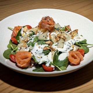 Ensalada de salmón marinado
