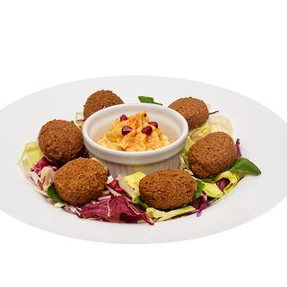 Salata cu falafel