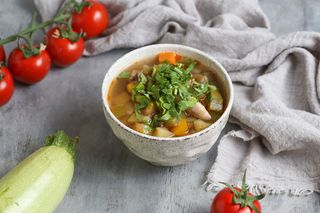 Հավով, բանջարեղենով ապուր