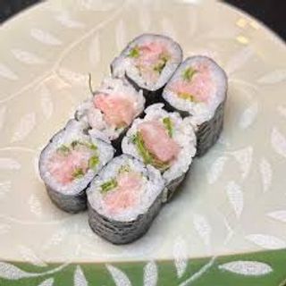 Hamachi roll