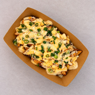 Loaded Fries cu Parmezan si Pui la Grill