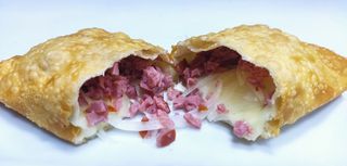 Pastel de feira CALABRESA ( 25 cm aprox. )