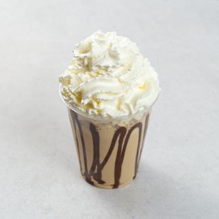 Kawa mrożona z bitą śmietaną