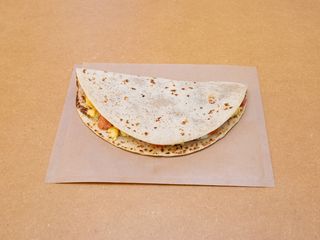 Salmone con stracchino, rucola, noci