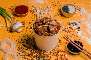 ბრინჯის ვერმიშელი ქათმის ხორცით