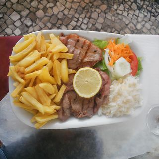 Febras Grelhadas Batata Frita e Arroz