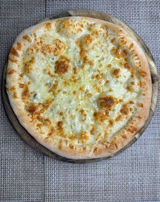 Пицца 4 сыра/ Pizza 4 cașcavaluri