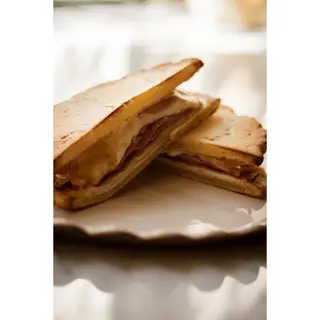 Bikini Pan Chipa Con Jamón York Y Queso