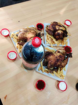 Pollo A L'Ast Con Ensalada Mixta Y Alitas De Pollo (6 Uds.)