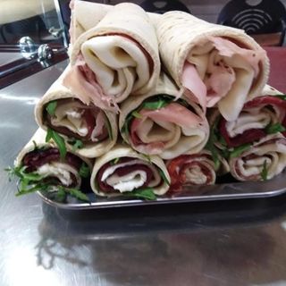 Piadina crudo, rucola e mozzarella