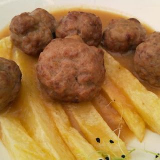 Albóndigas con patatas
