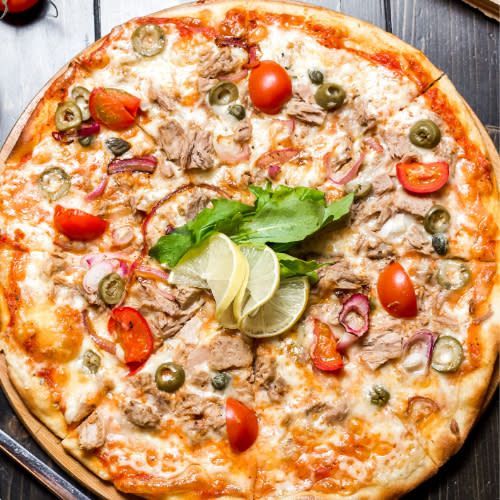 Pizza Atún Mediana