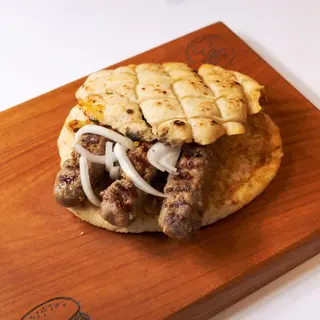 Šiš ćevapi u lepinji