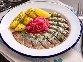 Оселедець з печеною картоплею (300g)