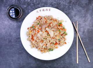 28. Пържен ориз с три вида месо