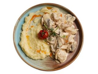 Пиле със сметана, гъби, топено сирене, картофено пюре (300гр)