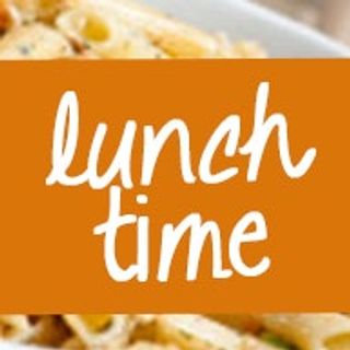 Kotlet mielony w sosie kurkowym, kopytka, marchewka z groszkiem + POMIDOROWA