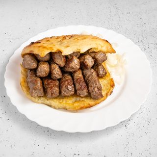 Ćvapčići, lepinja i luk