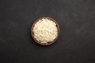 porción de arroz blanco