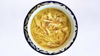 Куриный суп с домашней лапшой