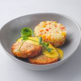 Куриные котлеты с рисом под сырным соусом 