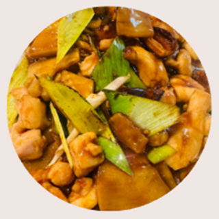 Pollo Salteado con Bambú y Setas Chinas