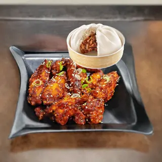 8 PCS KOREAN CHICKEN WINGS PLUS 1 STEAM BUN