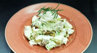 Osvezavajuca Waldorf salata