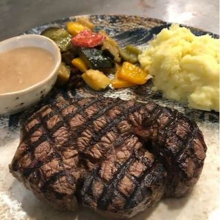 Solomillo De Ternera A La Plancha Con Salsa De Pimientra Negra