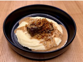 Телячі щічки з пюре (150/100/30 g)