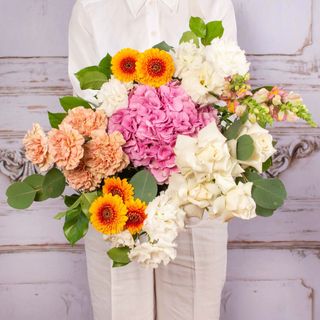 Buchet colorat pentru o zi de neuitat