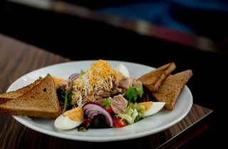 Salata sa tunjevinom