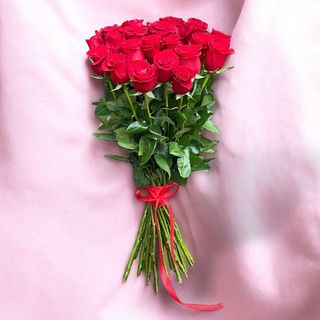 Buchet 25 Trandafiri Rosii cu Panglica