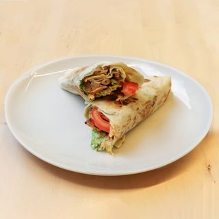 Falafel i shawarma dejaj sendvič