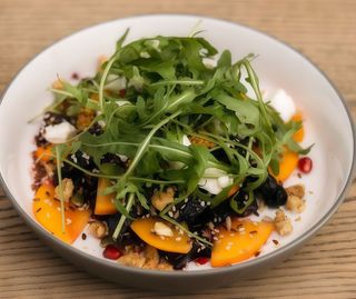 Салат з маринованим буряком, фетою та горіхом (300г)