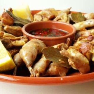 Codornizes fritas com piri-piri