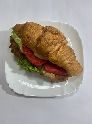 Круасан з біфштексом (260г)