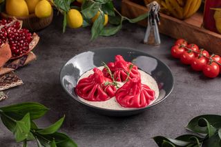 Хинкали с телятиной в соусе из белых грибов