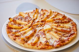 Pizza cu cartofi pai Ø 30cm