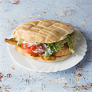 Pileći file u somunu