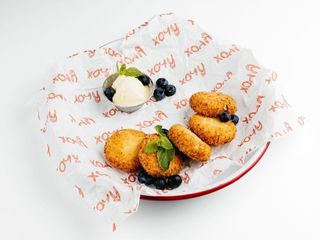 Сирники  в паніровці з морозивом