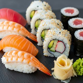 027-Sushi misto medio