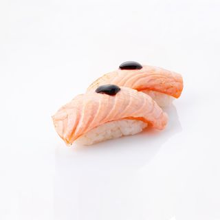 Nigiri z grillowanym łososiem
