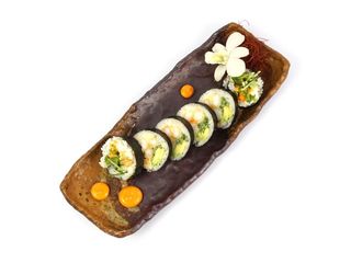 Z sałatką z krewetek 