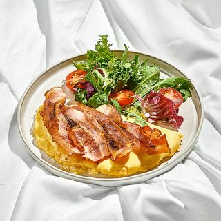 Омлет Бекон