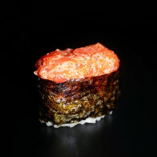 Гункан з лососем 1шт