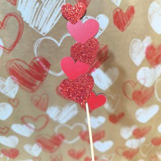 Pin de corazones en linea rojo