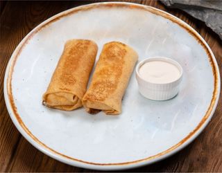 Блины с творогом и домашним каймаком