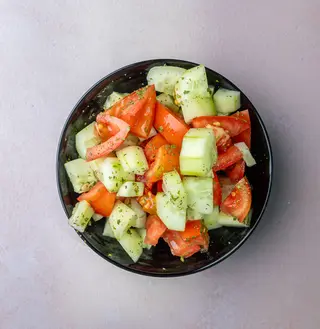 Paradajz i krastavac salata