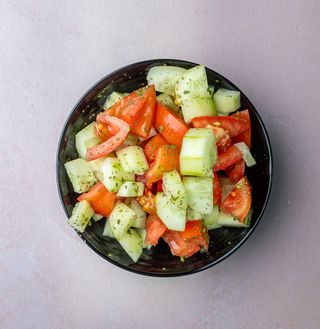 Paradajz i krastavac salata